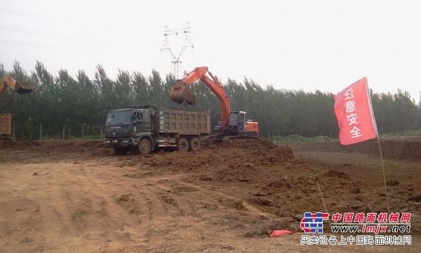 全新日立挖掘机出租施工-土方开挖外运回填等