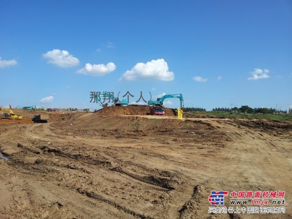 沈阳全新挖掘机出租承接土地平整等工程