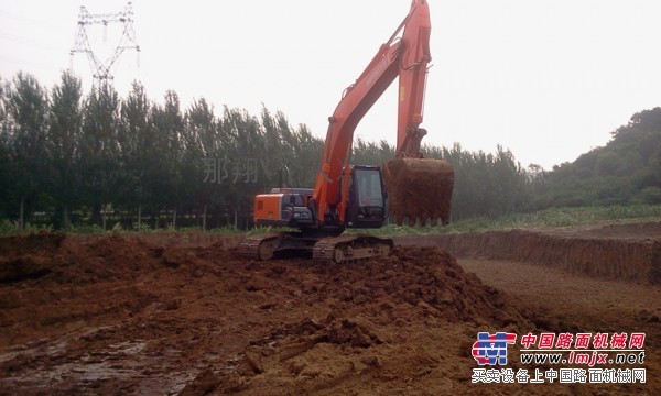 沈陽全新挖掘機出租承接地基開槽等工程