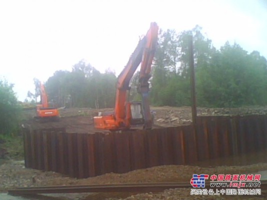 提供泰興加長臂挖掘機-液壓打樁機出租專業基礎樁施工打拔