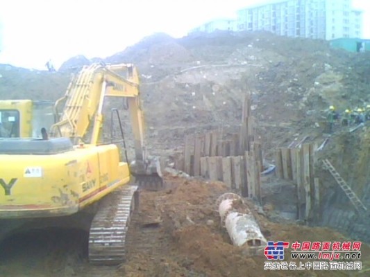 上海松江区挖掘机出租-混凝土破碎
