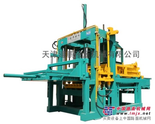 天津建豐液壓機械有限公司生產各種免燒磚機、模具、托板、彩磚機