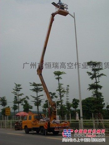出租高空车，出租高空平台，出租升降机，出租路灯维修车