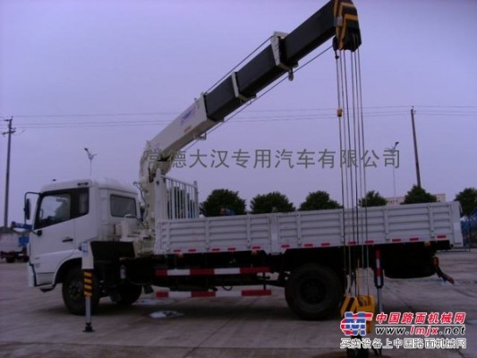 湖南隨車吊廠家改裝12噸伸縮式起重機(有燃油公告)