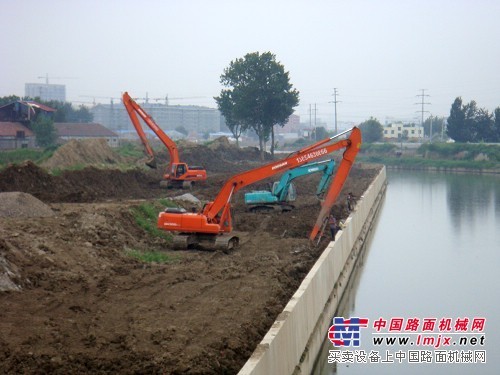 上海液壓加長臂挖掘機出租