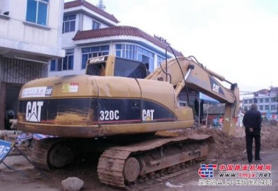 《承前启后》上海二手挖掘机市场行情，二手卡特320挖掘机价格