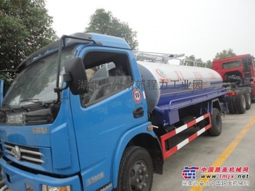 供应低价热销5立方的真空吸粪车