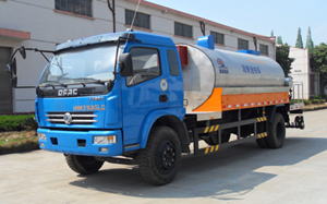 8000LHHK5161GLQ普通沥青洒布车