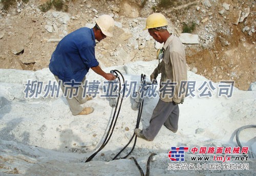 岩石与混凝土破拆专家——液压劈裂机