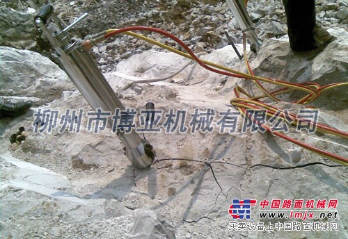 劈裂机——替代炸药免爆破分解岩石 