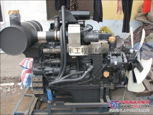 供应小松配件，小松挖掘机纯正配件，PC220-8发动机总成