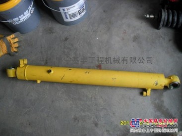 供应小松配件，小松挖掘机纯正配件，PC56-7中臂油缸