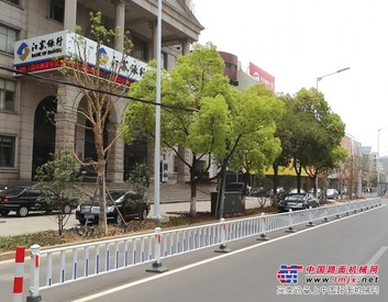 供应新型的钢质道路护栏