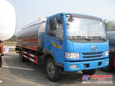 青海西宁大通县力推东风天锦加油车