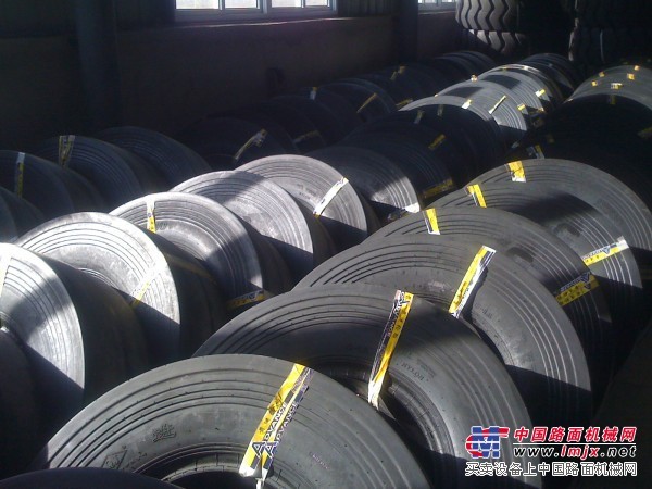 徐工XP262/302胶轮压路机轮胎 13/80-20