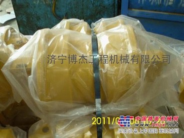 供应山推220支重轮