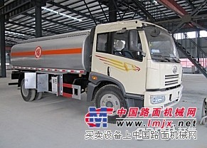 5吨东风油罐车—— 江西客户顺利交接