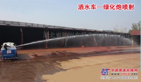  江苏常州东风5吨洒水车工作效果图