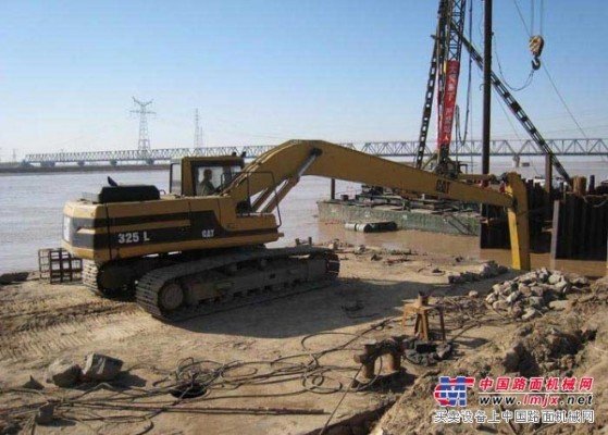 河南郑州超长臂挖掘机23米出租