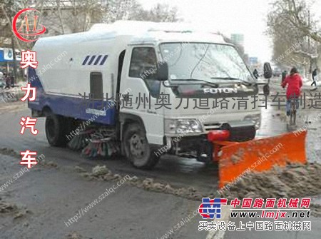 天门市多功能扫路推雪车 多功能推雪道路清洗车图片及价格