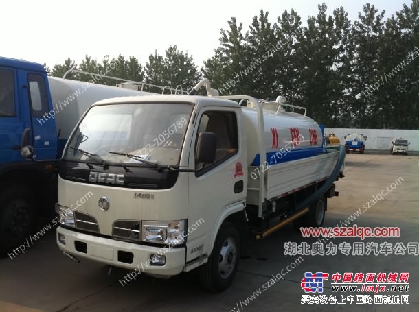 东风小霸王洒水车带货运车