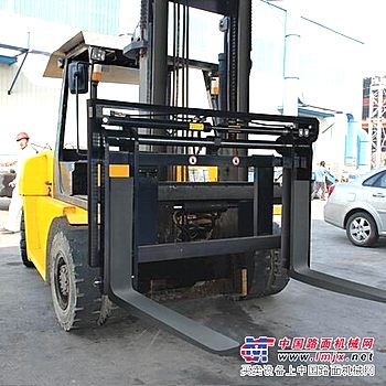 专业生产销售调距叉、叉车夹具、叉车属具、抱夹车