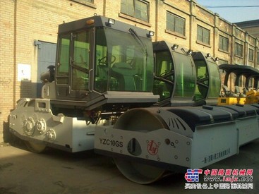供应一拖建工10吨机械传动双钢轮振动压路机YZC10GS型