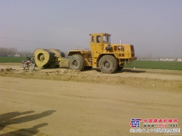 上海普陀区压路机出租三边形冲击式压路机出租