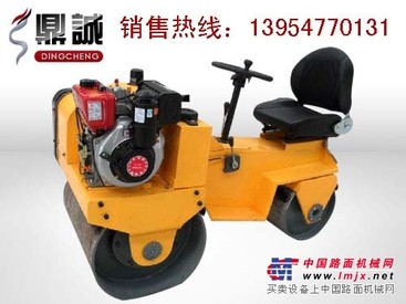 供应小型座驾式振动压路机 DC700自行式振动压路机