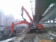 南匯區長臂200挖掘機出租承接路麵混凝土破碎房屋拆遷工程