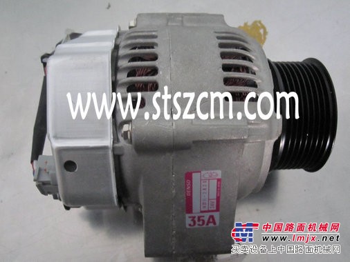 小松PC220-8发电机，喷油器，喷油嘴，原厂小松配件