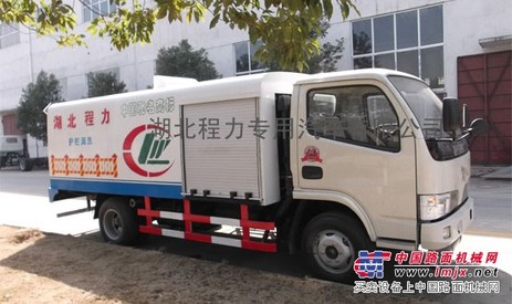 东风小霸王护栏清洗车 + 东风福瑞卡护栏清洗车 