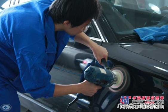 專業的汽車空調、汽車發動機、底盤維修，就到廣州白雲工商技校