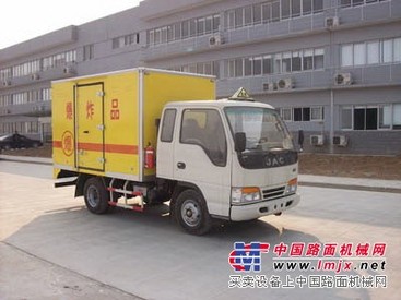 供应:江淮烟花鞭炮运输车