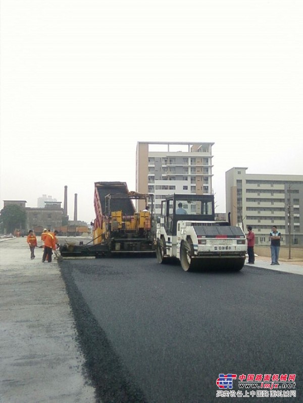 合作养路机械