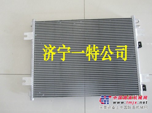 小松挖机PC210-8散热器中冷器小松挖机发动机件原装进口件