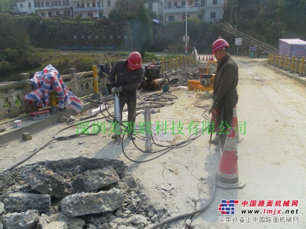 轻巧.经济.实用型工程设备分裂机