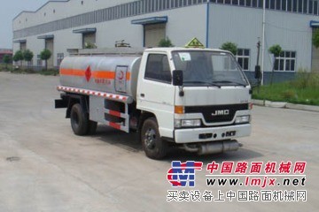 供應(yīng)暢銷的10噸油罐車 10噸油罐車（配置）