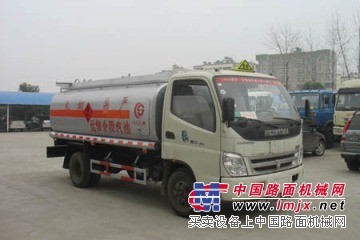 黑龍江全國推薦3噸油罐車，4噸油罐車，5噸油罐車