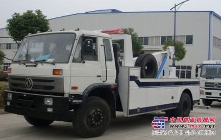 东风153一拖一清障车