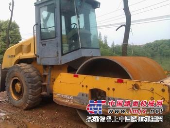 出租压路机多台
