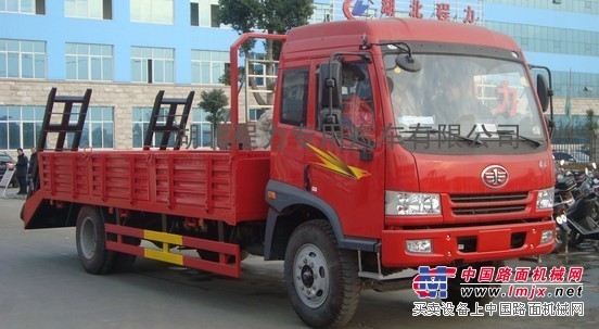 平板運(yùn)輸車(chē)品質(zhì)挖機(jī)拖車(chē)盡在程力