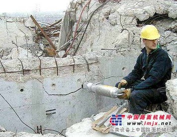 混凝土基础拆除设备