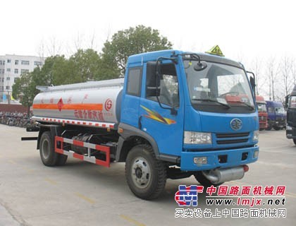 用的3噸油罐車(chē)，3噸油罐車(chē)廠家，3噸油罐車(chē)質(zhì)量 