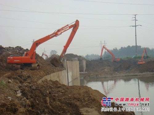 上海金山區加長臂挖掘機出租