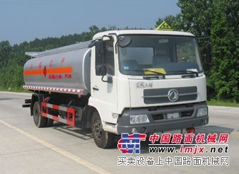 供應平頭油罐車，汽油運輸車，汽油儲藏運輸車