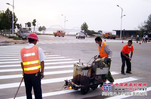 西安市瀝青路面高速路（熱熔）劃線施工隊