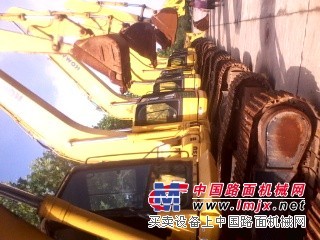 多种型号的小松挖掘机出售