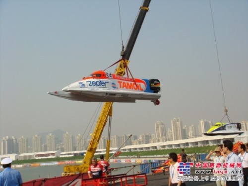 上海杨浦区汽车吊出租高空设备吊装13661781957
