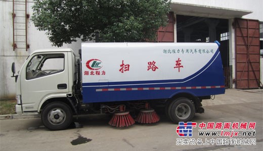 东风福瑞卡扫路车